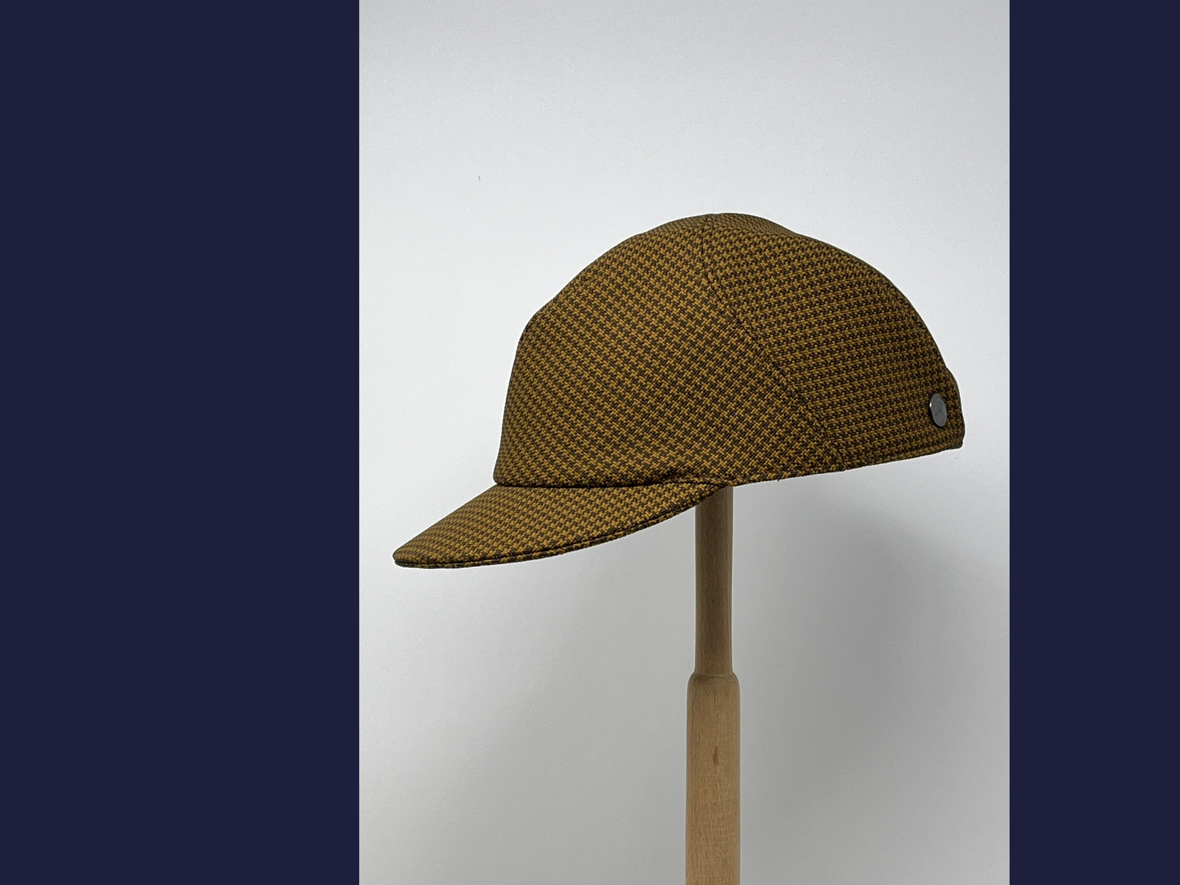 N°112_cap on hat rack_Le Panache Paris©