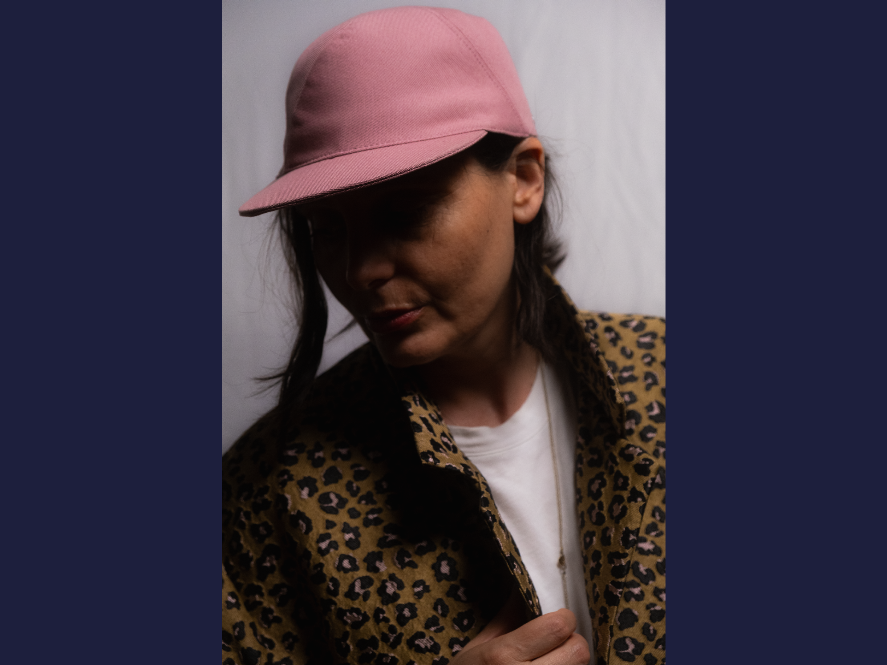 N°108_Pink cotton piqué cap_Le Panache Paris© Juliette is wearing a Le Panache Paris© cap made in France with pink cotton piqué.
